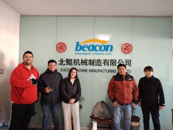 Наблюдение за визитом мексиканского клиента на завод: перспективы взаимного доверия и сотрудничества за океаном